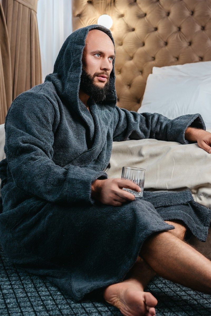 снимок Халат махровый с капюшоном темно-серый от магазина BIO-TEXTILES ОПТ