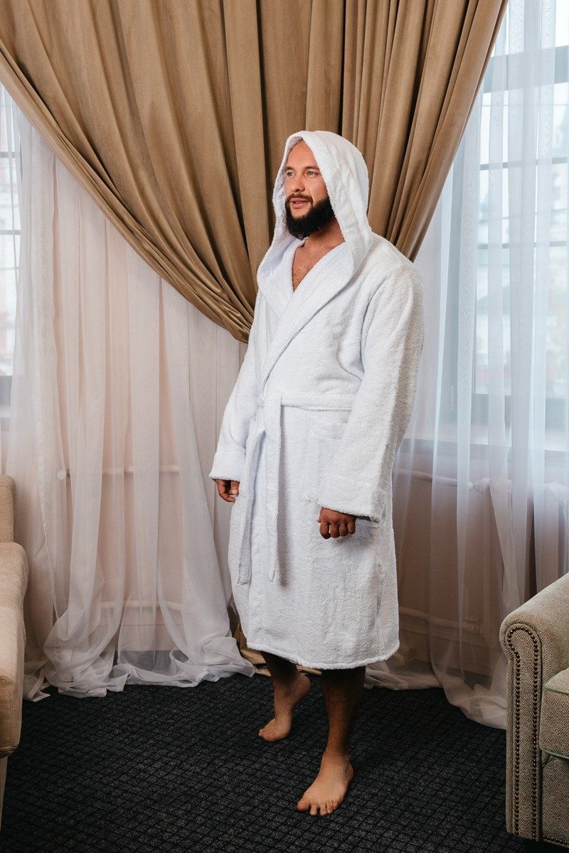 снимок Халат махровый с капюшоном, белый от магазина BIO-TEXTILES ОПТ